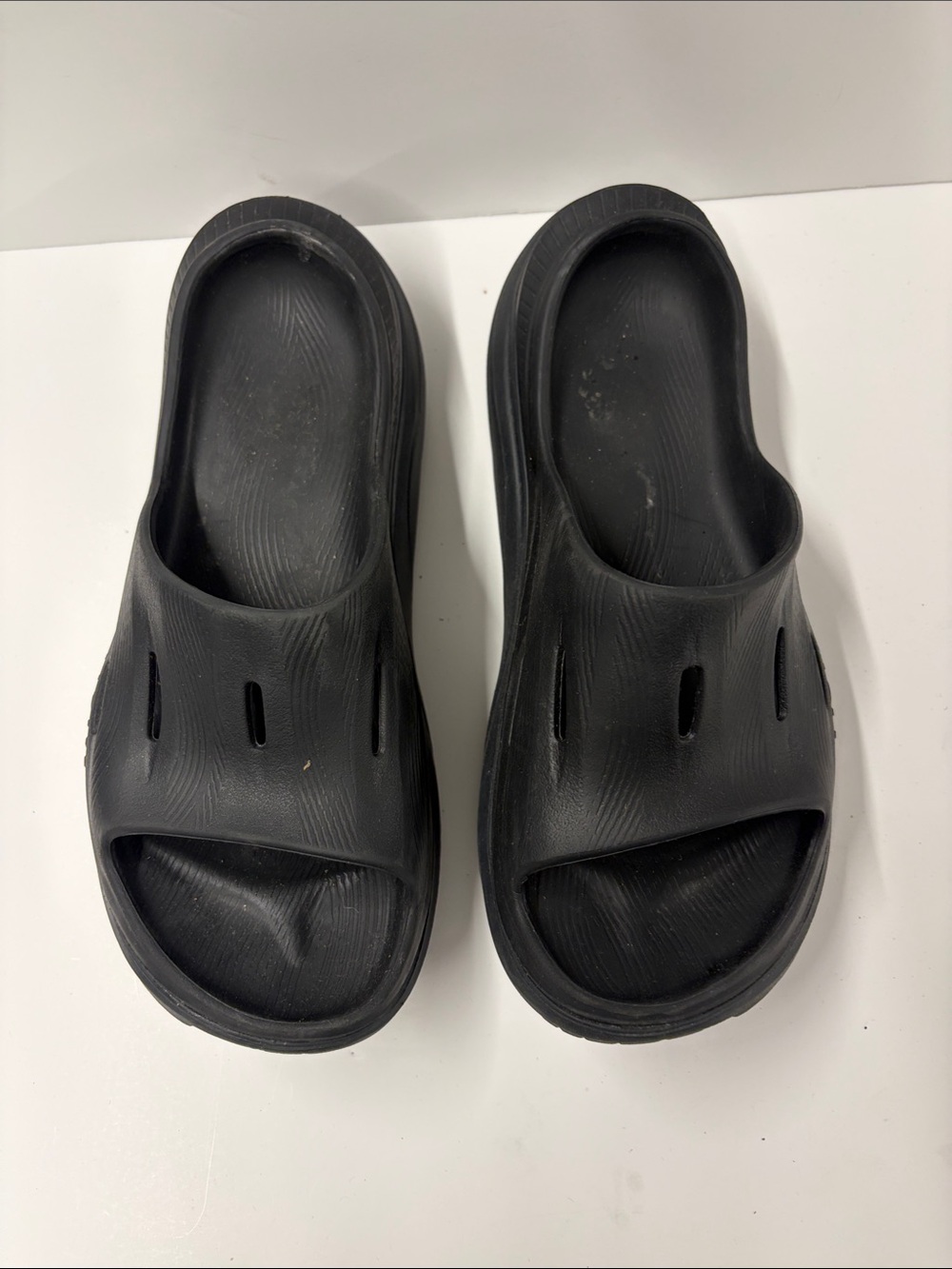 Used Hoka ORA Recovery Slide 3